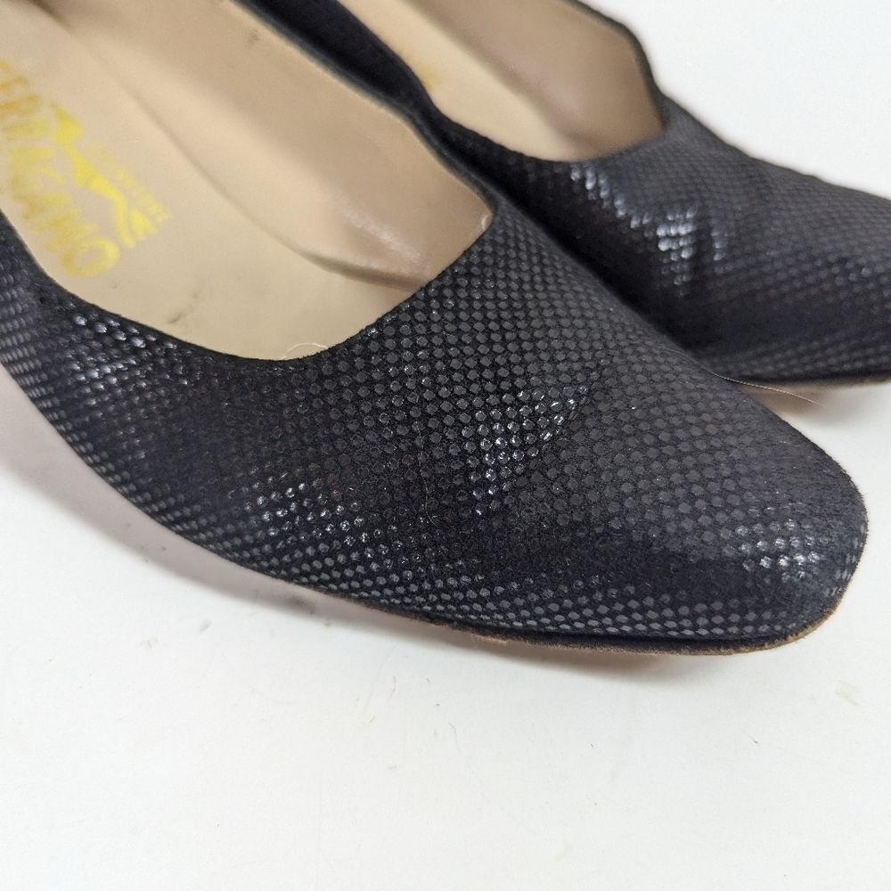 Salvatore Ferragamo Black Leather Low Heel Pumps – Textured Dot Pattern – Sz 7aa - Picture 5 of 9